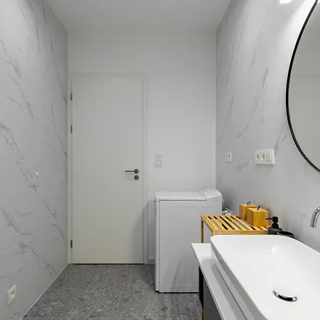 Escape On Chalupkova 公寓